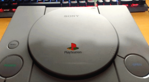 PLAYSTATION 1：FAN-FAVE 27 岁游戏机获得非官方鼠标支持